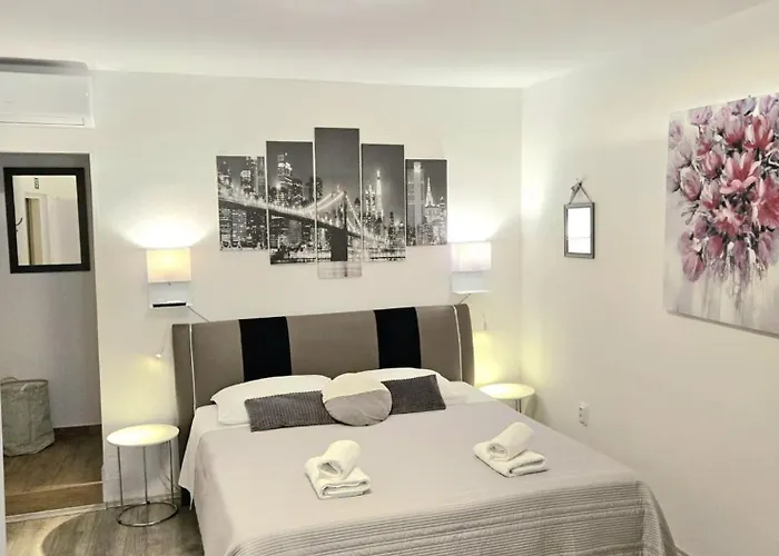 Sara דוברובניק