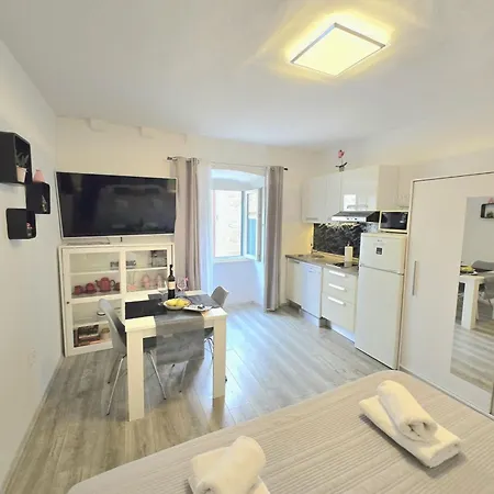 Sara Apartment *