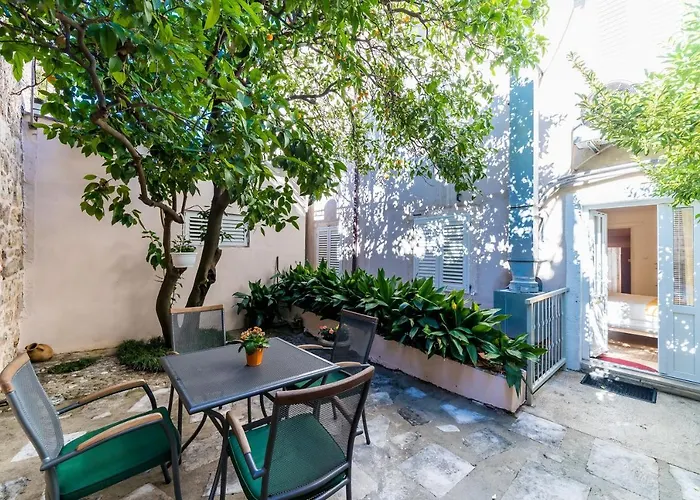 Apartament Sara *