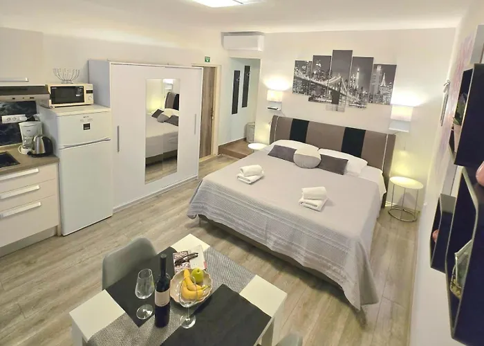Apartament Sara *